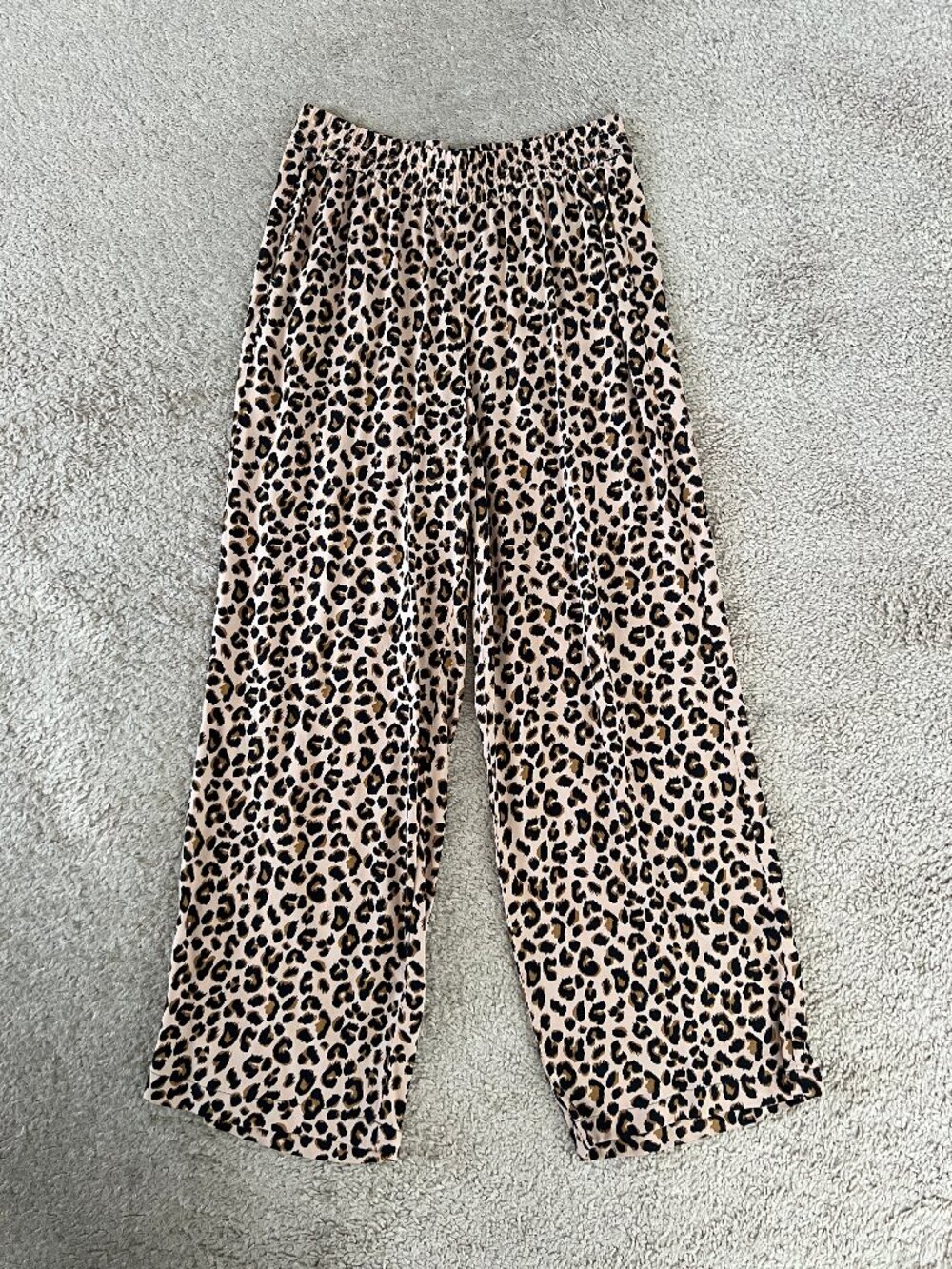 H&M Pull-on Leopard Print Pants – Elastic Waist – Wide Leg – Like New - Picture 7 of 11